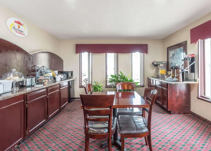 6 Litchfield, Il 4* Litchfield